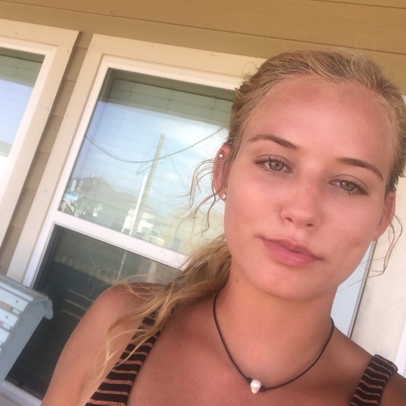 Meet your Posher, Bailee - Picture 1 of 1